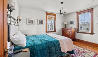 123 Beacon St, Middletown, RI 02842