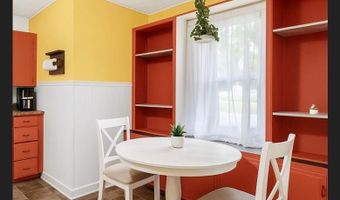 421 W College St, Aurora, MO 65605