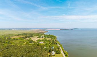 126 Narrow Shore Rd, Aydlett, NC 27916