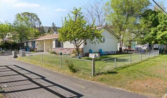 1208 Iowa St, Ashland, OR 97520