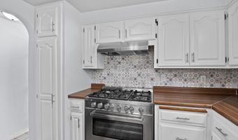 1074 6TH St, Green Bay, WI 54304