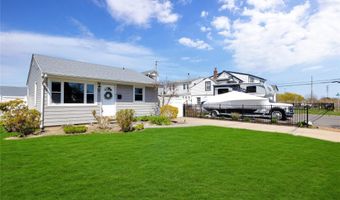 3 Kent Pl, Amityville, NY 11701