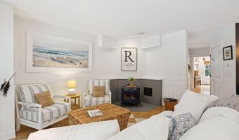 2 Valley Ave, Falmouth, ME 04105