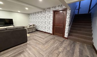 1524 Beechwood Dr, Aurora, NE 68818