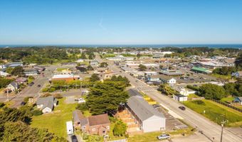 318 11TH St, Bandon, OR 97411