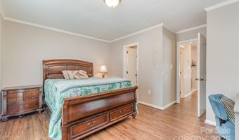 2722 Hillmont Dr, Charlotte, NC 28226