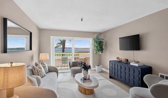 3991 Crown Point Dr 112, San Diego, CA 92109