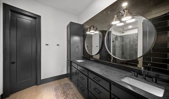 220 SE B St, Bentonville, AR 72712