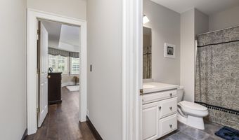 1 Stoneridge Dr, Albany, NY 12211