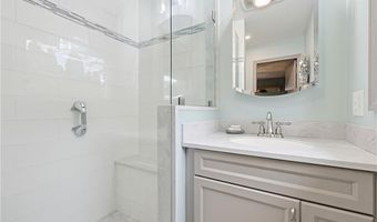 3 King St, Bristol, RI 02809