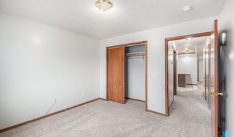 410 N 9th Ave, Brandon, SD 57005