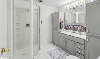 904 6th Ave E, Albia, IA 52531