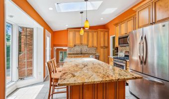 9826 INGLEMERE Dr, Bethesda, MD 20817