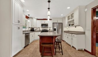 6926 Woodridge Dr, Avon, IN 46123