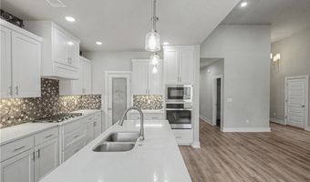 6705 Orange Ave, Bentonville, AR 72713