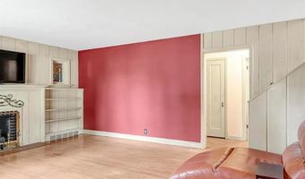421 W College St, Aurora, MO 65605