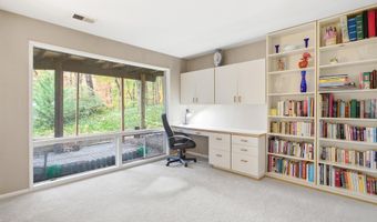 4024 IVA Ln, Annandale, VA 22003