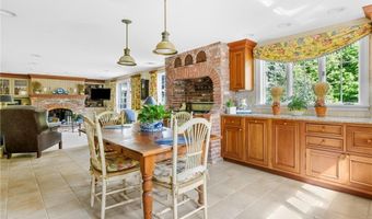 429 Woonsocket Hill Rd, North Smithfield, RI 02896