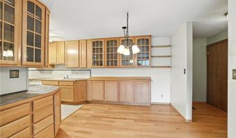 4 Pine Tree Dr 233, Arden Hills, MN 55112