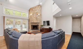825 Woonsocket Hill Rd, North Smithfield, RI 02896