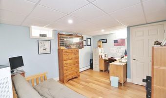 40 Kathryn Ln, Bangor, ME 04401