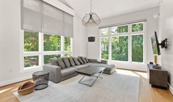 3100 N MONROE St, Arlington, VA 22207
