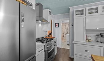 39 Sunset Dr, Barrington, RI 02806