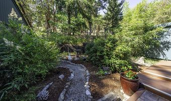 1000 Ivy Ln, Ashland, OR 97520