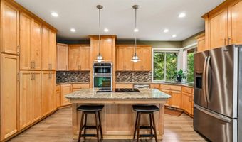 8297 SW HAYDEN Dr, Beaverton, OR 97007