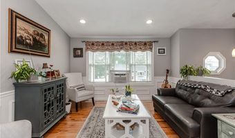 10 Pembroke Dr, Johnston, RI 02919
