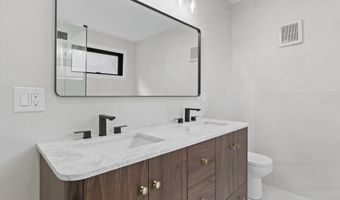 2007 S JOYCE St, Arlington, VA 22202