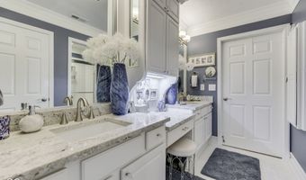 7386 Lake Lakota Pl, Indianapolis, IN 46217