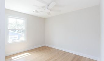 10 Mount Hope Ave, Portsmouth, RI 02871