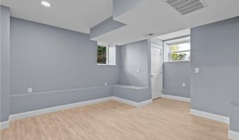 20 Summer St, Newport, RI 02840