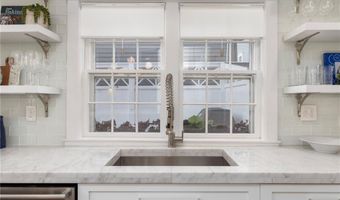 28 John St, Newport, RI 02840