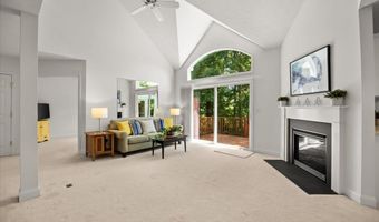 9 Blue Meadow Ct 9, Bourne, MA 02532