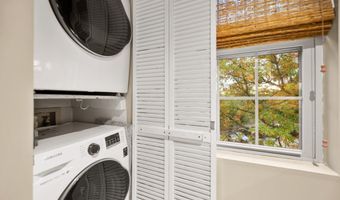 1403 E ABINGDON Dr 6, Alexandria, VA 22314