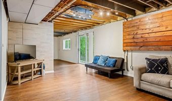 404 Arbor Spring Dr, Ballwin, MO 63021