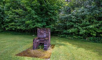 152 Parker Rd, Carroll, NH 03598