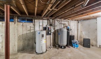 11 Strawberry Hill Rd, Bedford, NH 03110