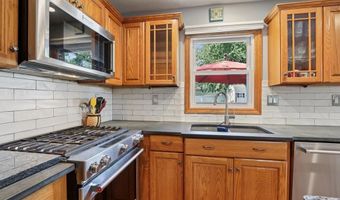 8 COATES Rd, Allentown, NJ 08501