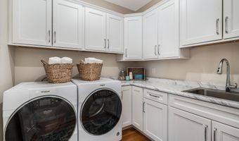 28 Blackstone Dr, Raymond, NH 03077