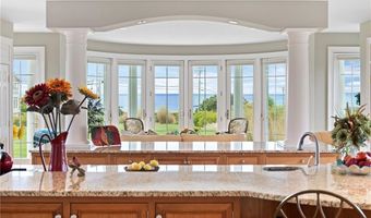 41 Castle Hill Ave, Newport, RI 02840