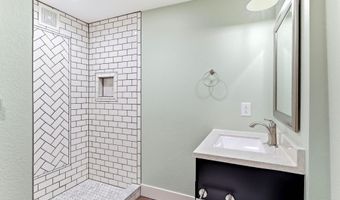 2516 White Oak Dr, Ames, IA 50014