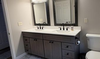 4 Dunnmoore Dr, Bow, NH 03304