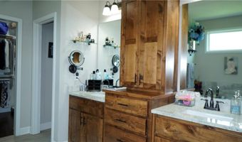 6418 N 141st St, Basehor, KS 66007