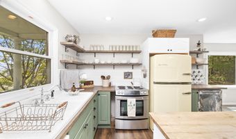 126 Narrow Shore Rd, Aydlett, NC 27916