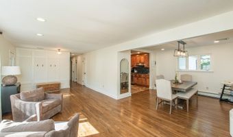 18 Evergreen Dr, Bayonne, NJ 07035
