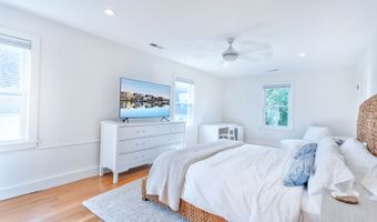 82 Thimble Island Rd, Branford, CT 06405