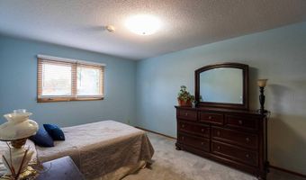 207 N 10th St, Albia, IA 52531